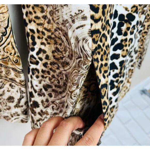 Chico’s animal print leopard cotton zipper shirt size 1 - Picture 7 of 9